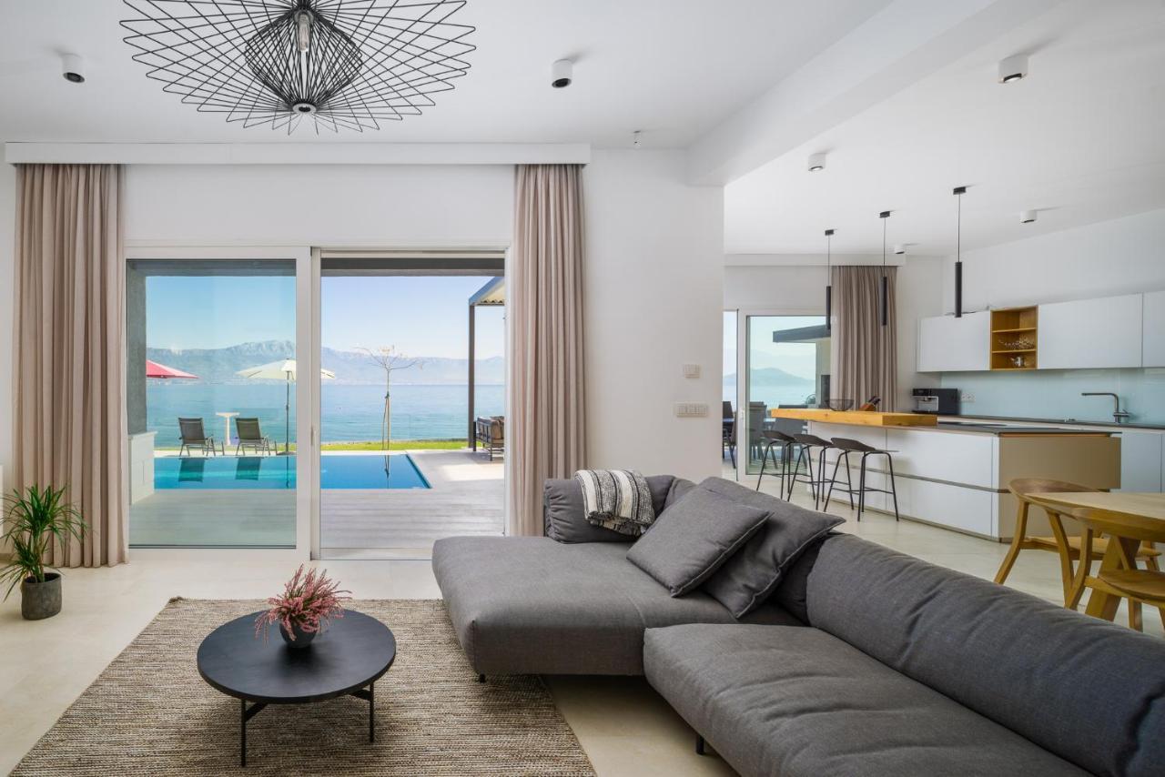 Acadia Beach Villas & Apartments Slatine Dış mekan fotoğraf