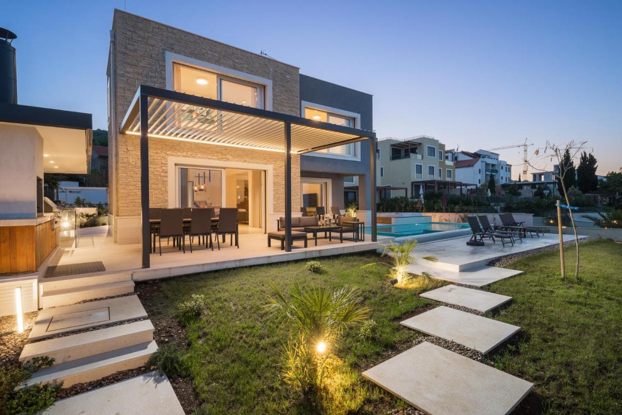 Acadia Beach Villas & Apartments Slatine Dış mekan fotoğraf
