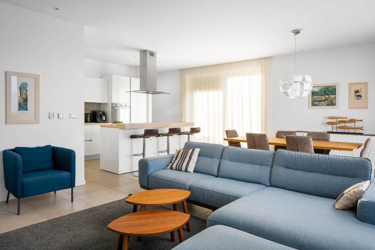 Acadia Beach Villas & Apartments Slatine Dış mekan fotoğraf