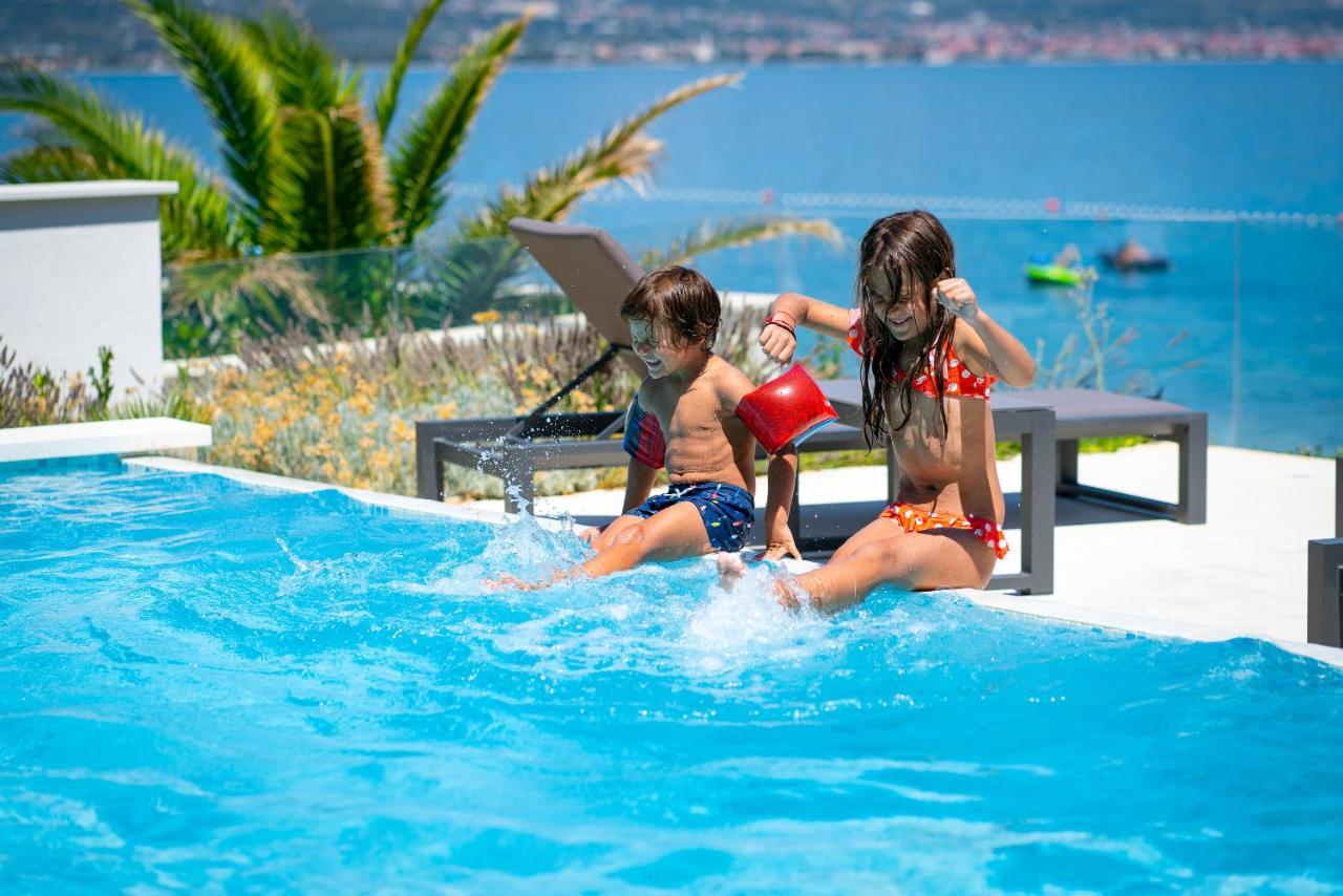 Acadia Beach Villas & Apartments Slatine Dış mekan fotoğraf