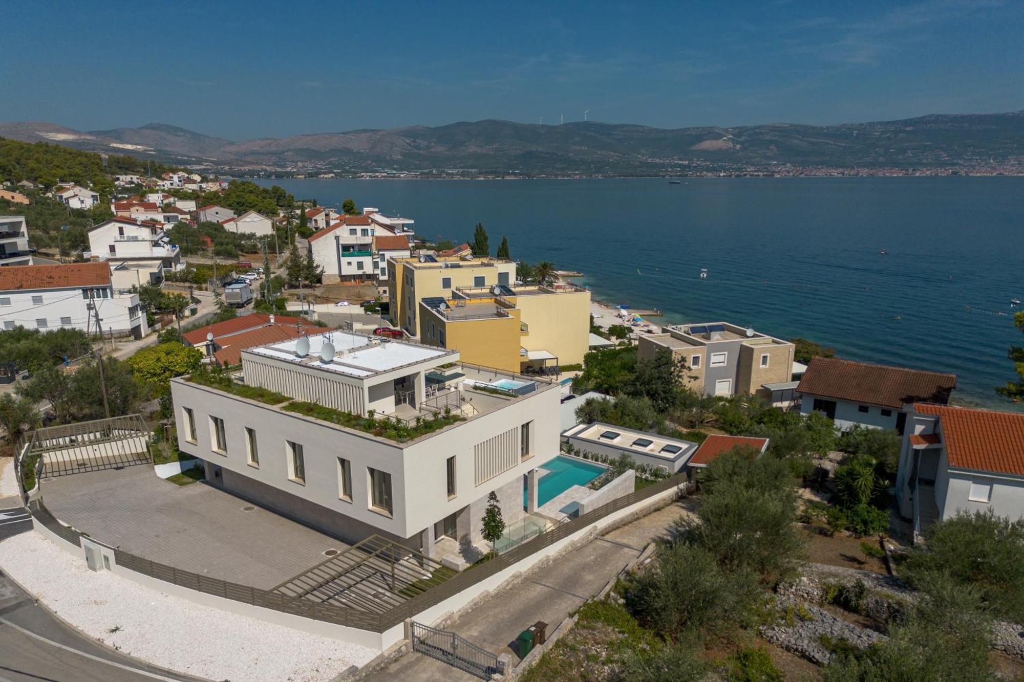 Acadia Beach Villas & Apartments Slatine Dış mekan fotoğraf