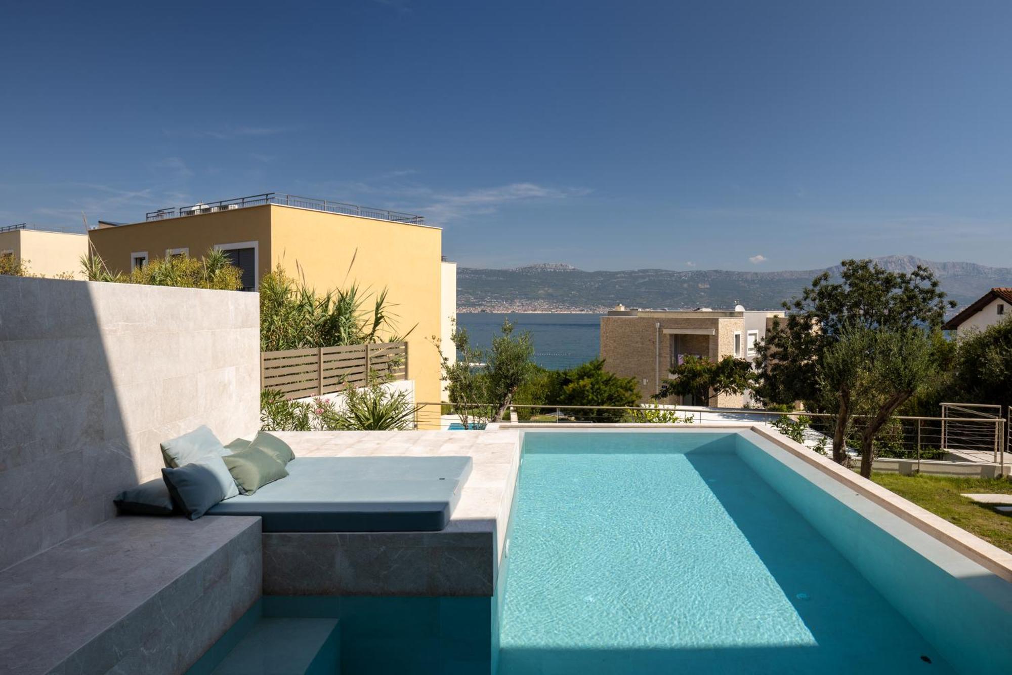 Acadia Beach Villas & Apartments Slatine Dış mekan fotoğraf