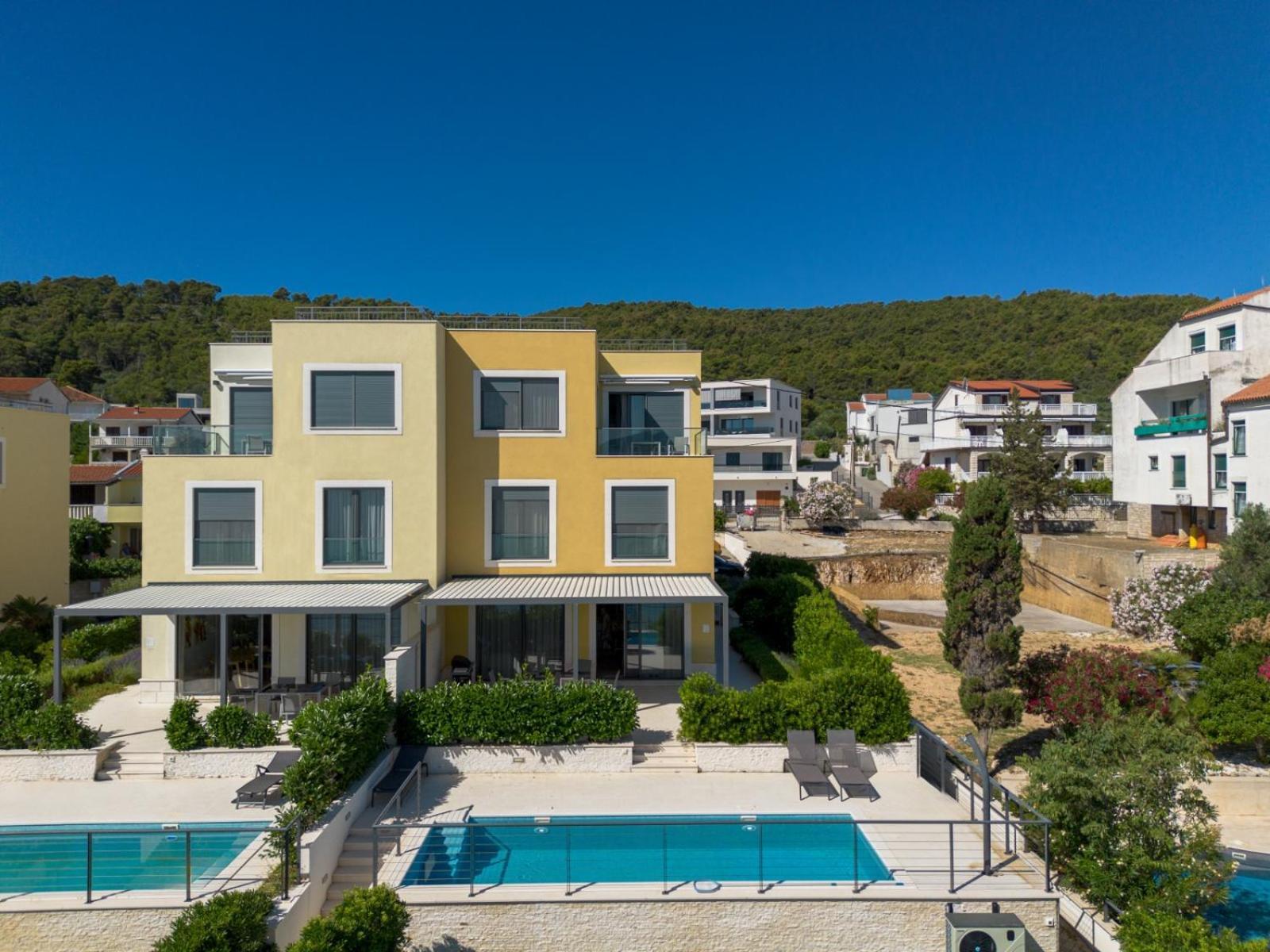 Acadia Beach Villas & Apartments Slatine Dış mekan fotoğraf