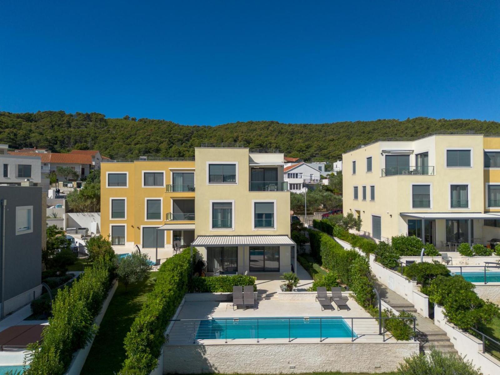 Acadia Beach Villas & Apartments Slatine Dış mekan fotoğraf