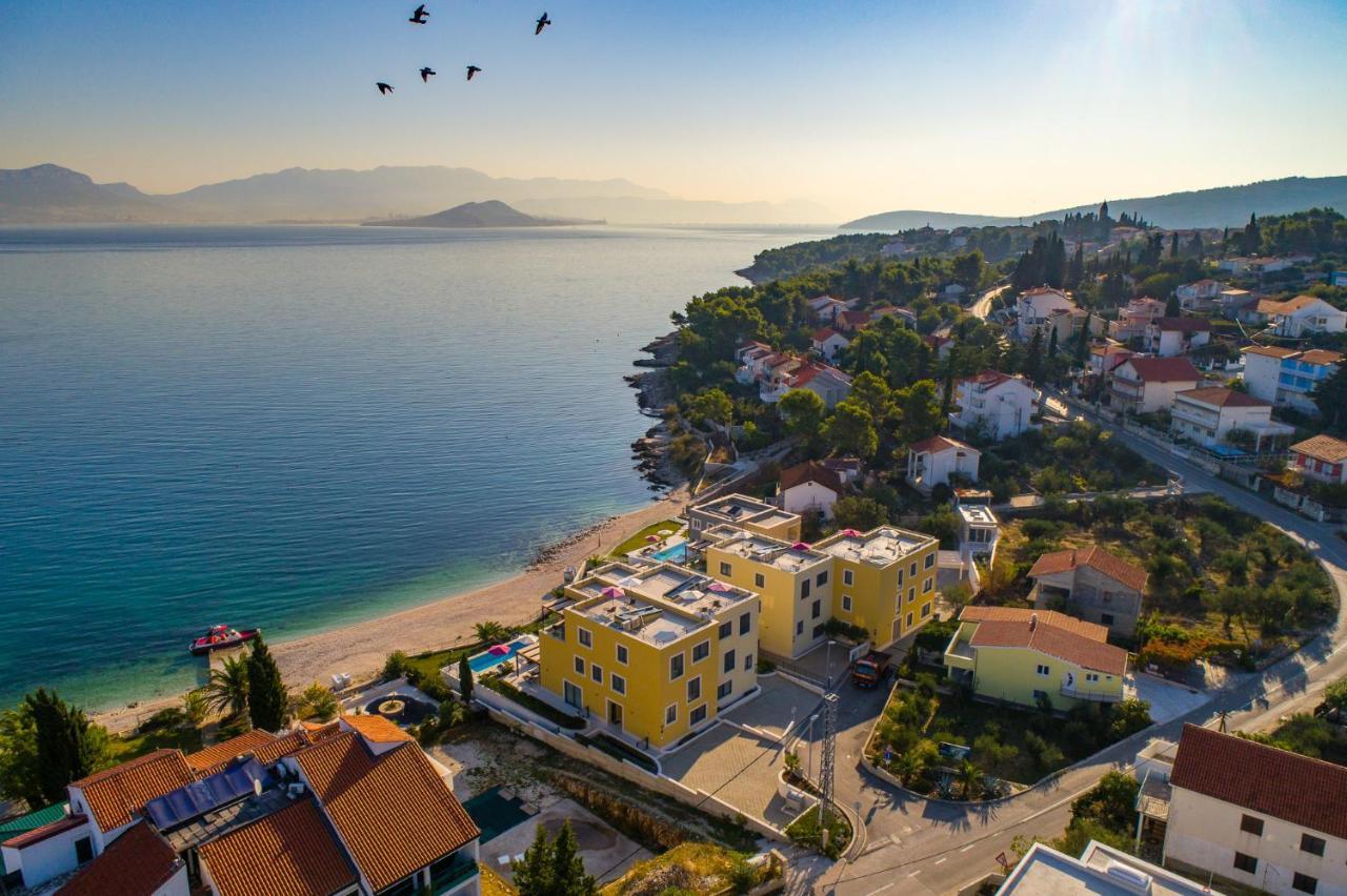 Acadia Beach Villas & Apartments Slatine Dış mekan fotoğraf